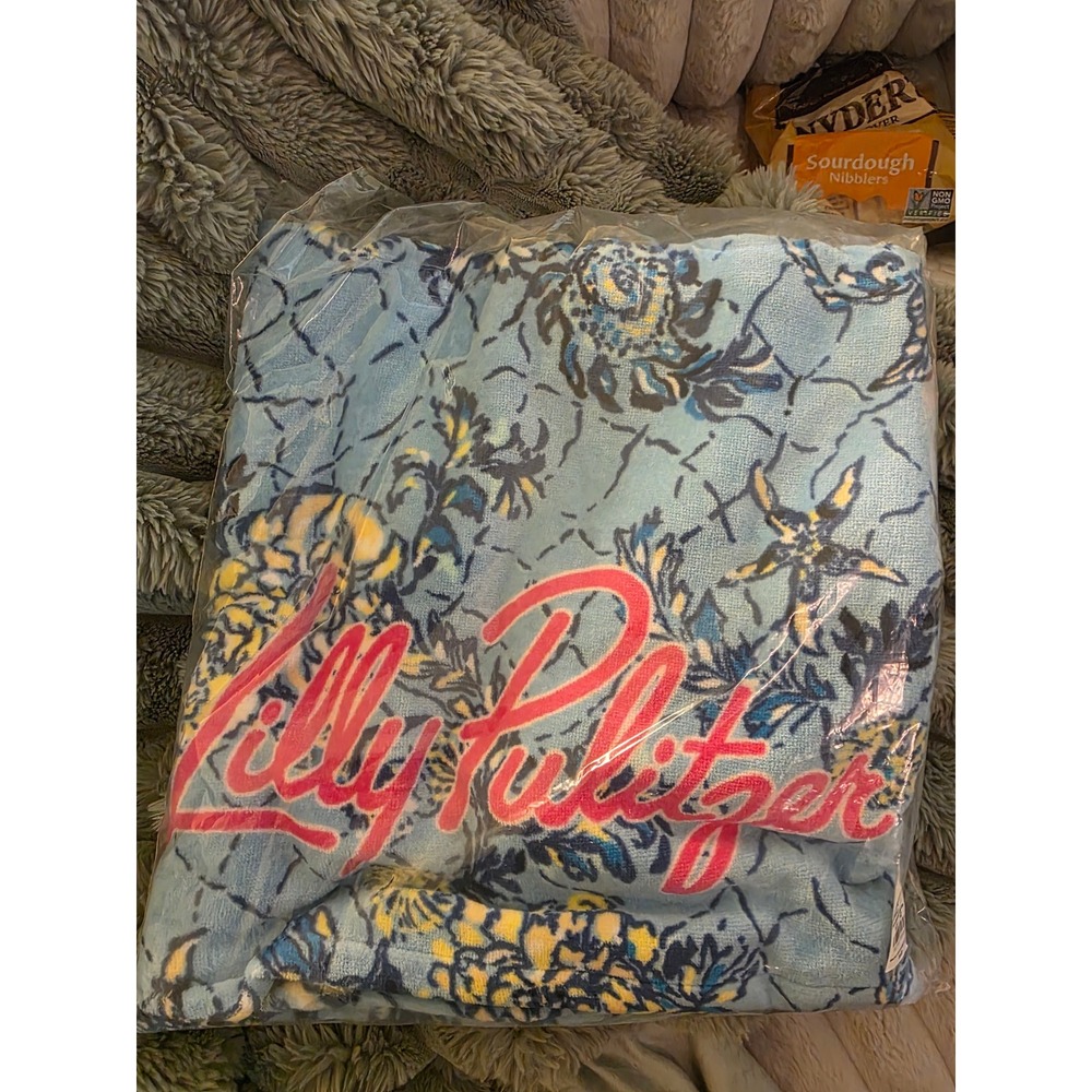 Lilly Pulitzer Bellevue Blue Breakers Beach GWP Towel Starfish Floral New 007360